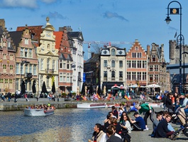 Bonjour Gand!  Visitez le centre historique et la cathédrale St Bavon.